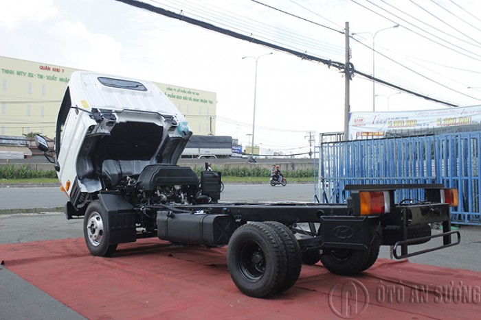 Giá xe tải Hyundai 2t4 thùng bạt