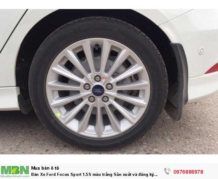 Bán Xe Ford Focus Sport 1.5S màu trắng Sản xuất và đăng ký 06.2018 Biển Hà Nội.