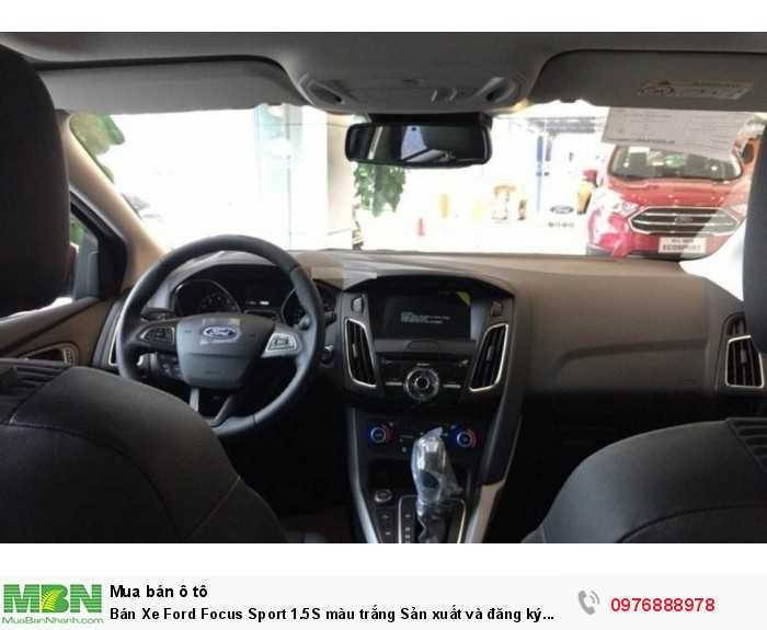 Bán Xe Ford Focus Sport 1.5S màu trắng Sản xuất và đăng ký 06.2018 Biển Hà Nội.