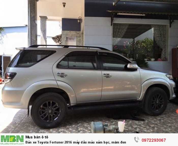 Bán xe Toyota Fortuner 2016 máy dầu màu xám bạc, mâm đen