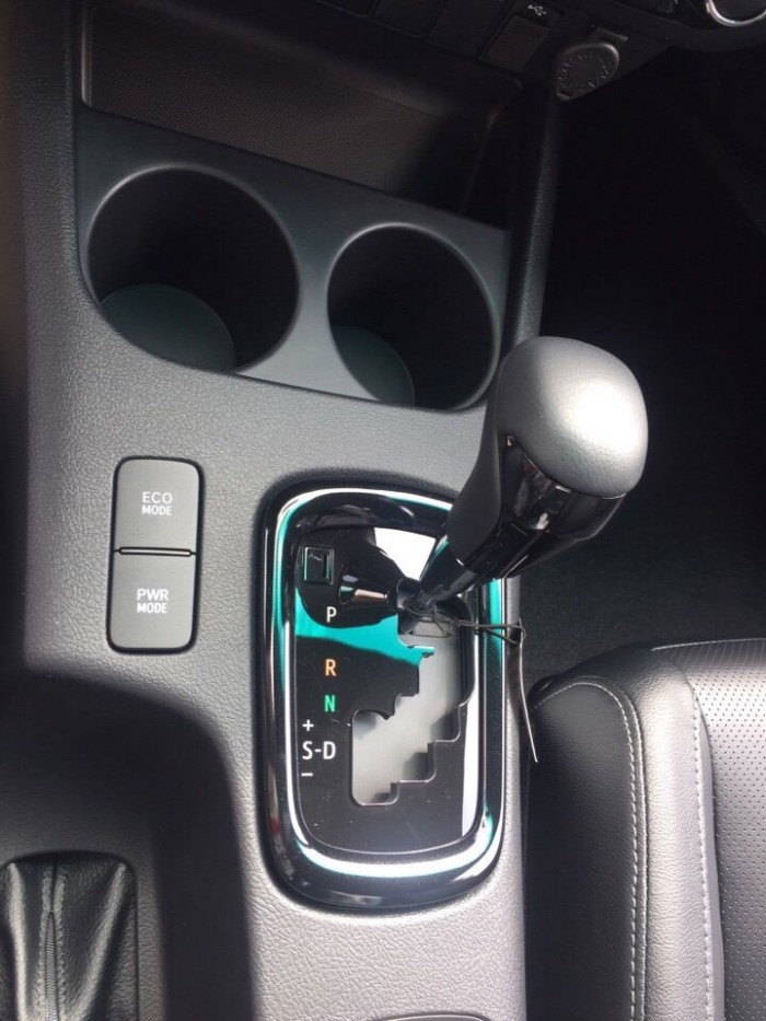 Hilux 2.8 At (4x4) màu camry giao ngay