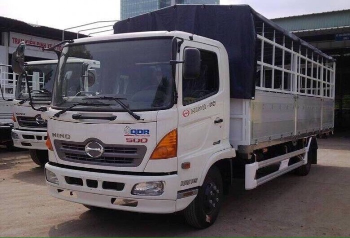 Xe tải Hino FC9JLSW tải 5.75 tấn, giá trả góp