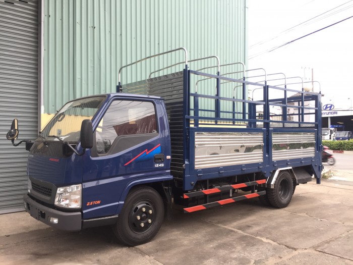 Xe Tải Hyundai IZ49 Euro 4 Thùng Bạt Bửng Nâng