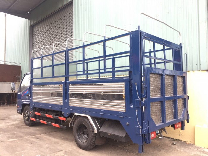 Xe Tải Hyundai IZ49 Euro 4 Thùng Bạt Bửng Nâng