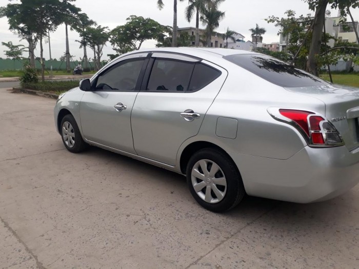Nissan Sunny 2015 màu bạc số sàn xe đi đúng 47 000 km