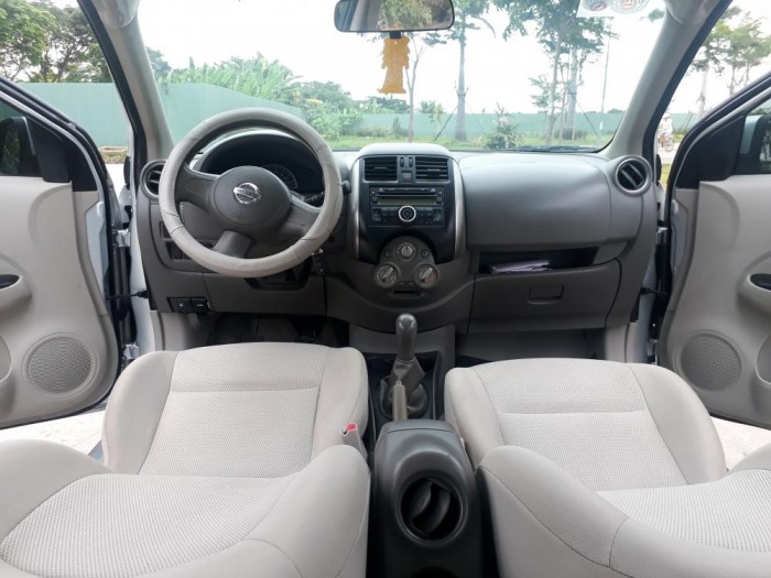 Nissan Sunny 2015 màu bạc số sàn xe đi đúng 47 000 km