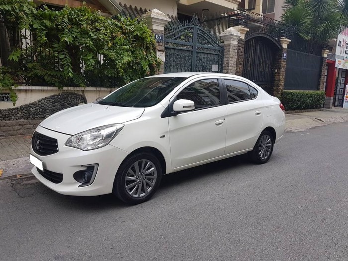 bán xe Mitsubishi Attrage 2016 số sàn màu trắng cực đẹp