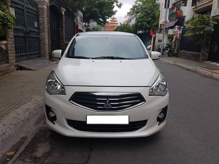 bán xe Mitsubishi Attrage 2016 số sàn màu trắng cực đẹp