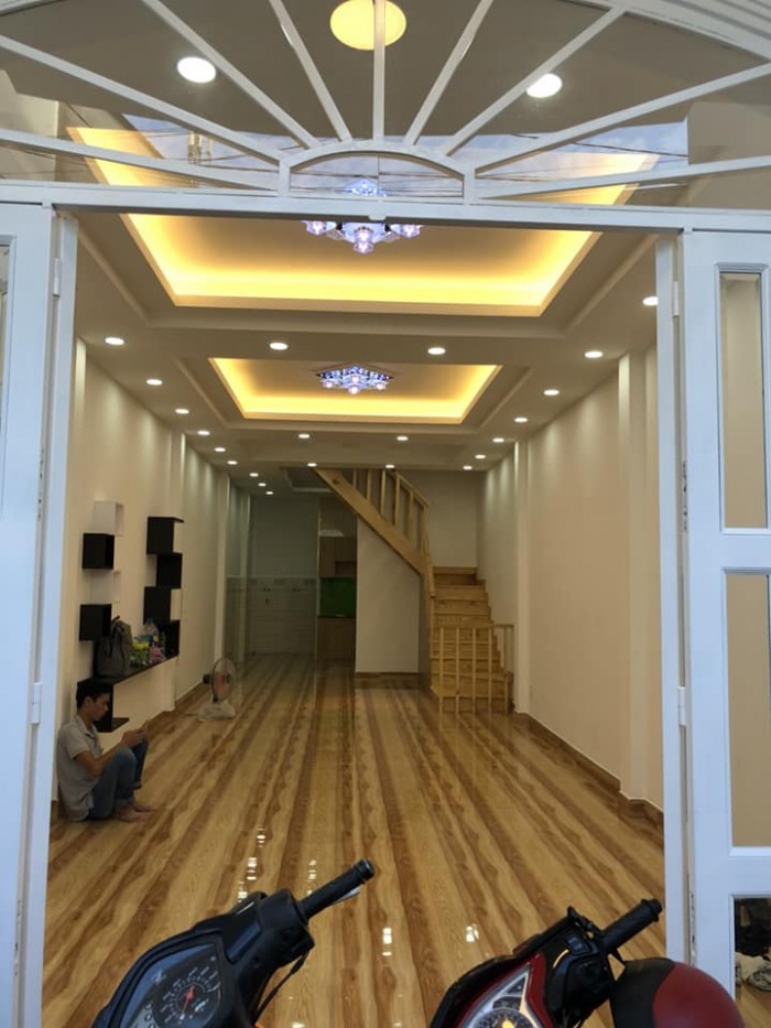 Chính chủ bán nhà Ni Sư Huỳnh Liên, 72m2, HXH, ở liền, tặng nội thất mới.