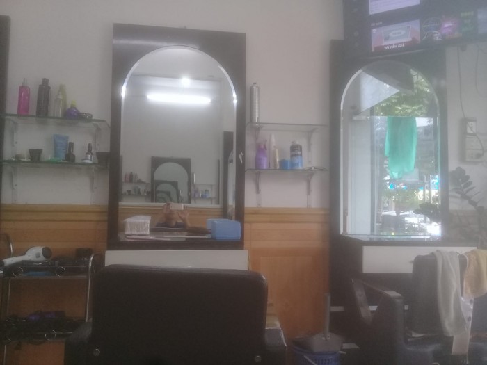 Sang nhượng cửa hàng tóc , gội , móng DT 52 m2 x 4 tầng + quán trà đá vỉa hè MT 4 m Đường Quang Trung