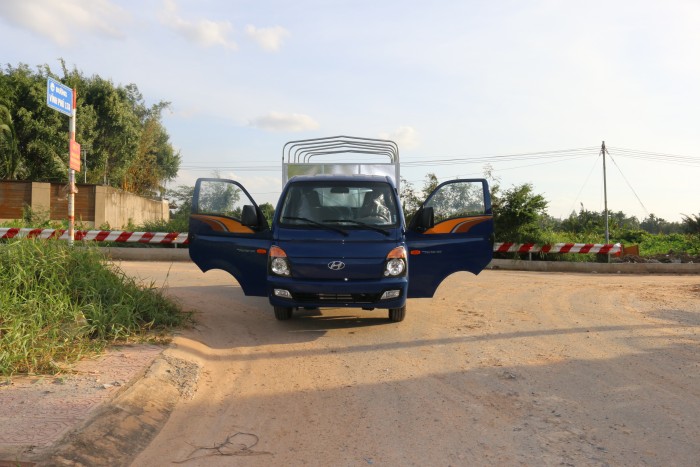 Hyundai H150 Thùng Mui Bạt