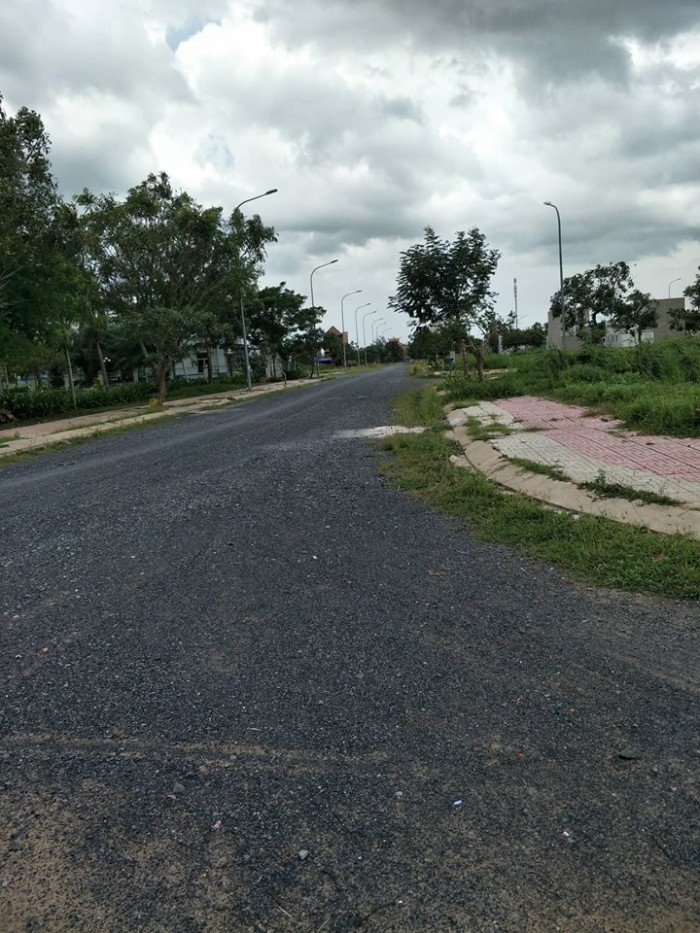 Bán Lô Đất Mặt Tiền, Đường Lộ Lớn, Khu Dân Cư Đông Đúc