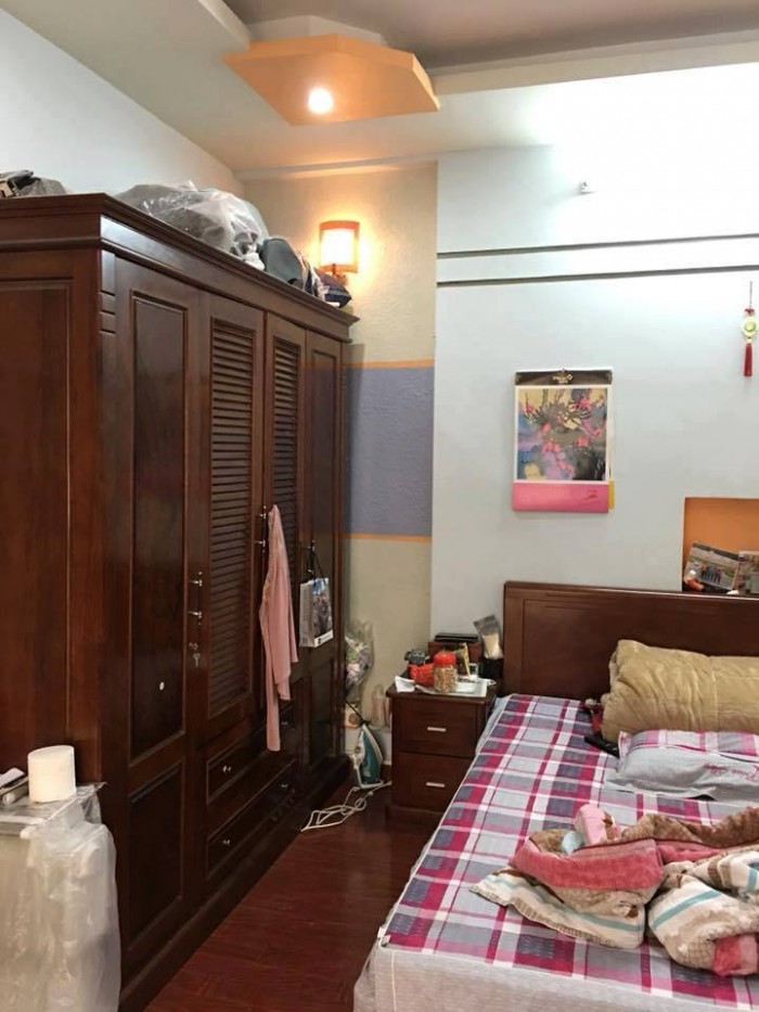 Bán nhà Nguyễn Lương Bằng, cách phố 20m, ngõ thẳng, ở luôn, 35m2