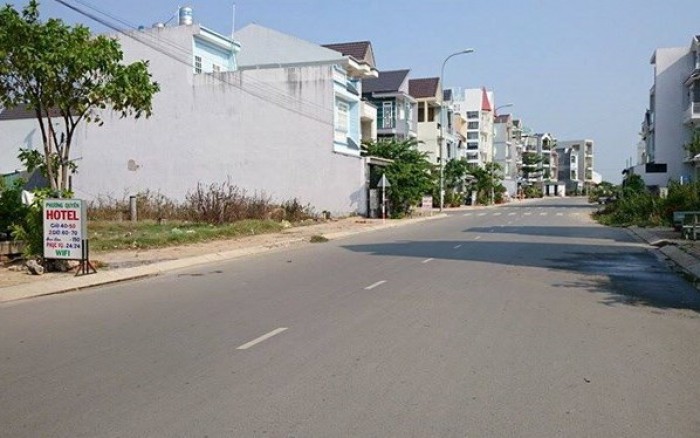 Vay nặng lãi cần bán nhanh lô đất đường Nguyễn Hữu Trí, 100m2, SHR, 400tr