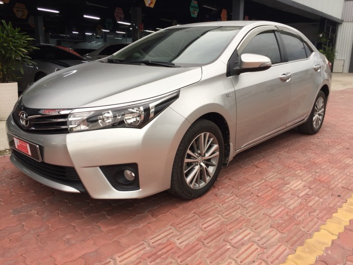 Bán xe Altis 1.8 số sàn đời 2015 màu Bạc