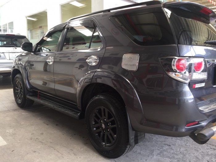 Bán xe Fortuner máy Xăng đời 2015 màu Xám trả góp