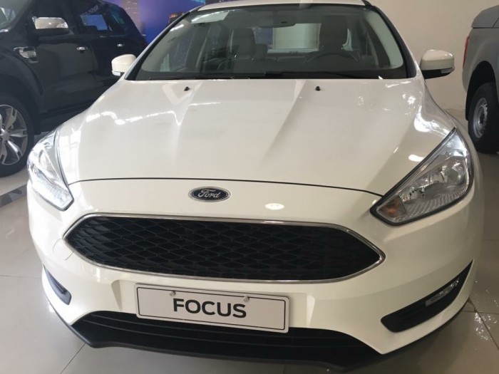 Thăng Long Ford cần bán xe Ford Focus 2018 số tự động 5 chỗ tháng 8 này