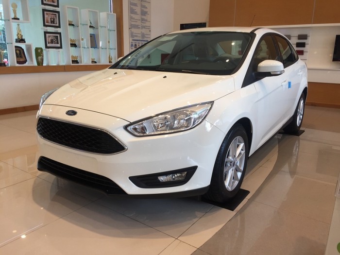 Thăng Long Ford cần bán xe Ford Focus 2018 số tự động 5 chỗ tháng 8 này