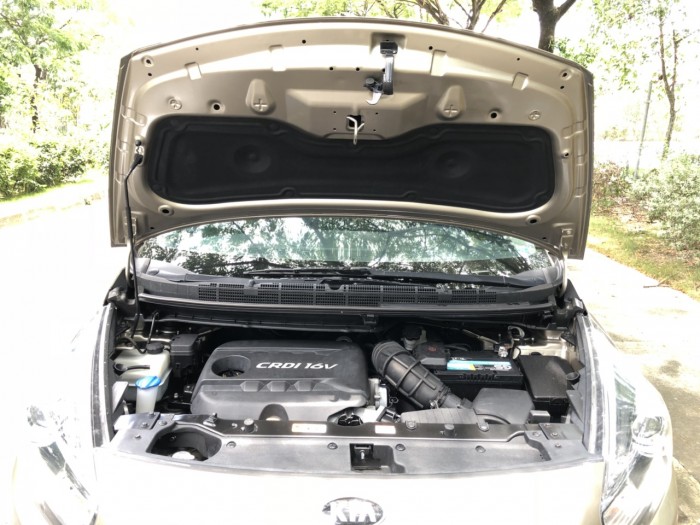 Kia Rondo 1.7AT 2015 MÁY DẦU màu vàng cát biển SG xe đẹp