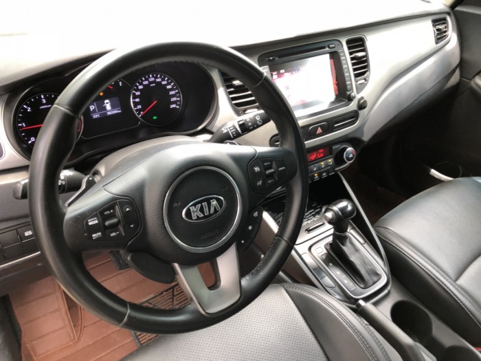 Kia Rondo 1.7AT 2015 MÁY DẦU màu vàng cát biển SG xe đẹp