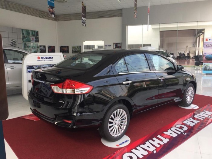 Mẫu sedan hạng B SUZUKI CIAZ nhập khẩu giá rẻ