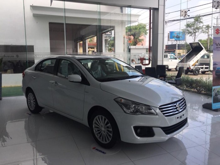 Mẫu sedan hạng B SUZUKI CIAZ nhập khẩu giá rẻ