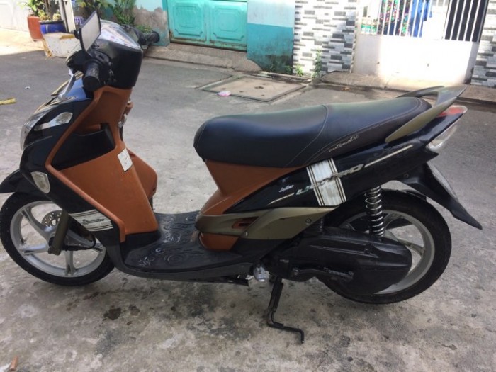 Xe Mio Ultimo màu nâu đen dáng nhỏ xinh tiết kiệm nhiên liệu