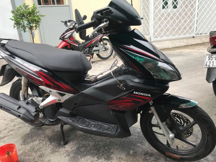 Air Blade lên thái màu đỏ Đen,bstp, hinh that nhé xe keng