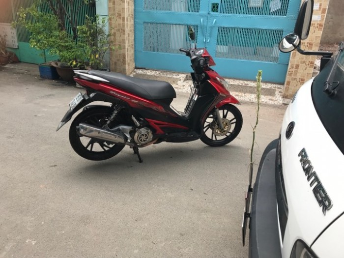 Hayate SS 125cc màu đỏ đen tem hoa văn như hình