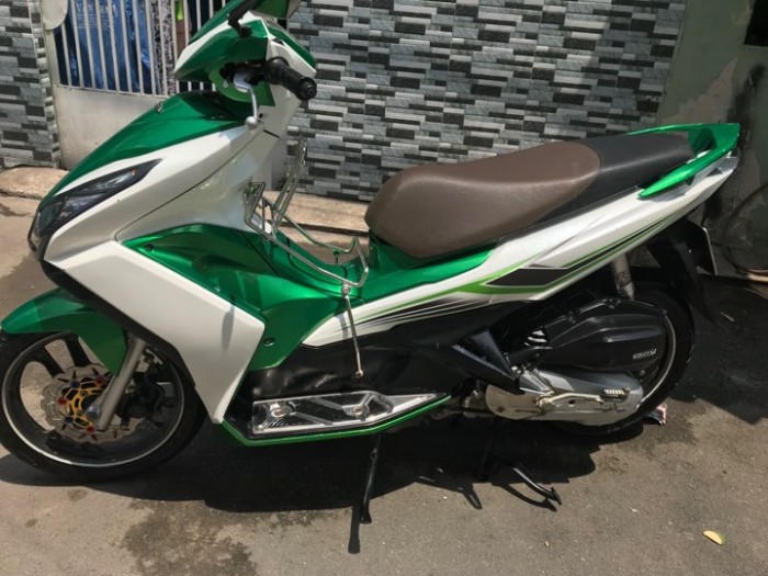 Chiếc xe Honda Air blade 125 màu trắng xanh,ngay chủ