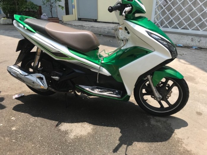 Chiếc xe Honda Air blade 125 màu trắng xanh,ngay chủ