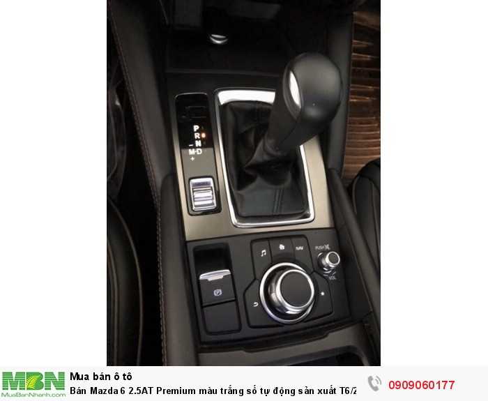 Bán Mazda 6 2.5AT Premium màu trắng số tự động sản xuất T6/2017 bản facelift lăn bánh 18000km