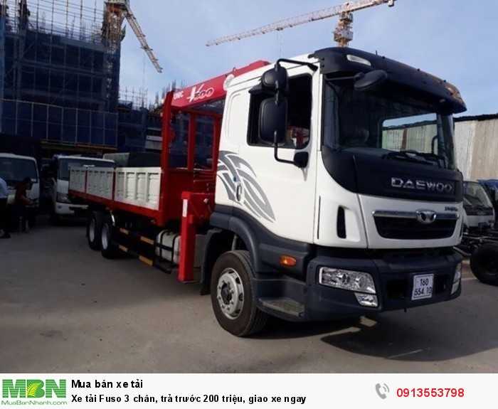 Xe tải Fuso 3 chân, trả trước 200 triệu, giao xe ngay