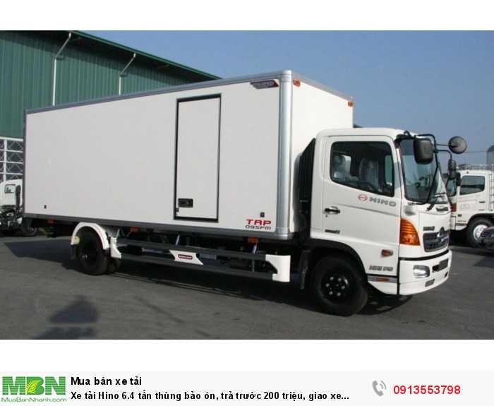 Xe tải Hino 6.4 tấn thùng bảo ôn, trả trước 200 triệu, giao xe ngay