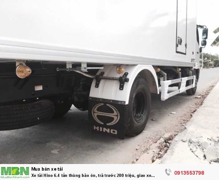 Xe tải Hino 6.4 tấn thùng bảo ôn, trả trước 200 triệu, giao xe ngay