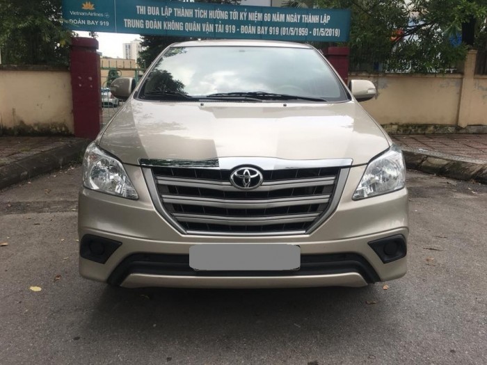 Cần tiền bán  Innova 20 15 mt vàng cát xe gia đình chính chủ một đời.