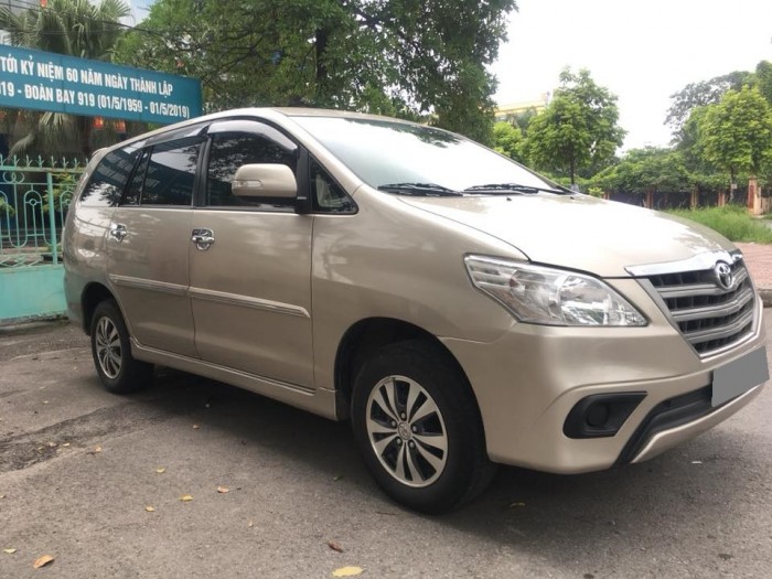 Cần tiền bán  Innova 20 15 mt vàng cát xe gia đình chính chủ một đời.