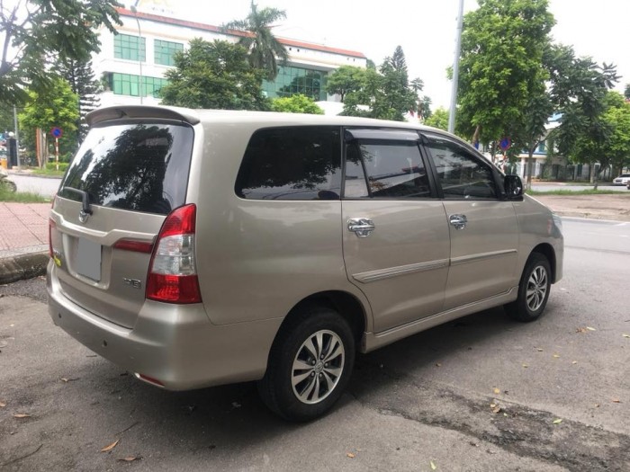 Cần tiền bán  Innova 20 15 mt vàng cát xe gia đình chính chủ một đời.