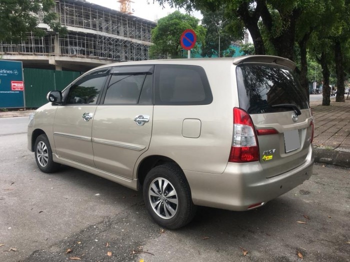 Cần tiền bán  Innova 20 15 mt vàng cát xe gia đình chính chủ một đời.