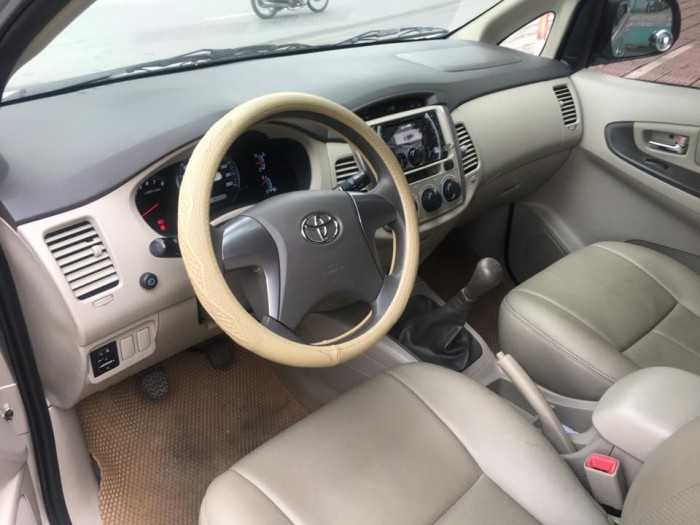 Cần tiền bán  Innova 20 15 mt vàng cát xe gia đình chính chủ một đời.
