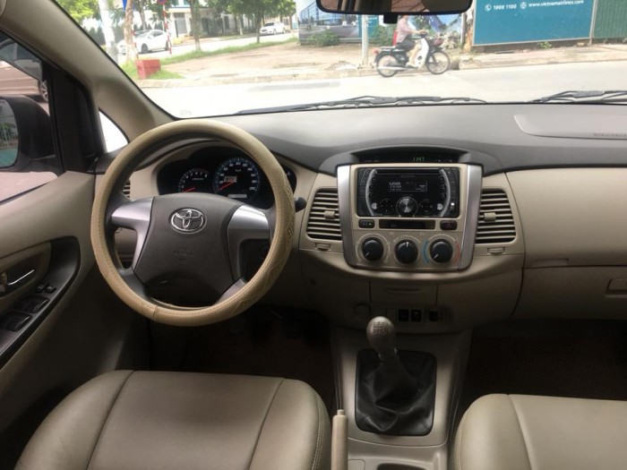Cần tiền bán  Innova 20 15 mt vàng cát xe gia đình chính chủ một đời.