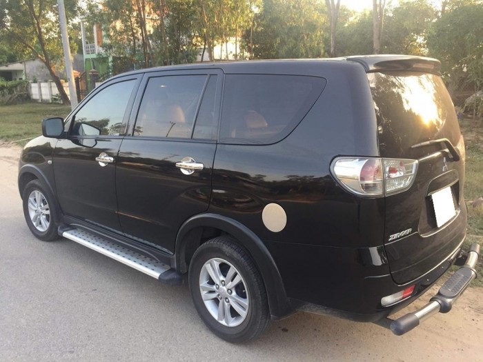 Gia đình cần bán Mitsubishi Zinger 2010 số tự động, màu đen