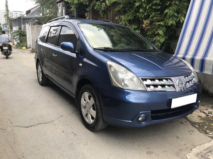 Đổi xe mới cần bán xe Livina 2010, số tự động, màu xanh
