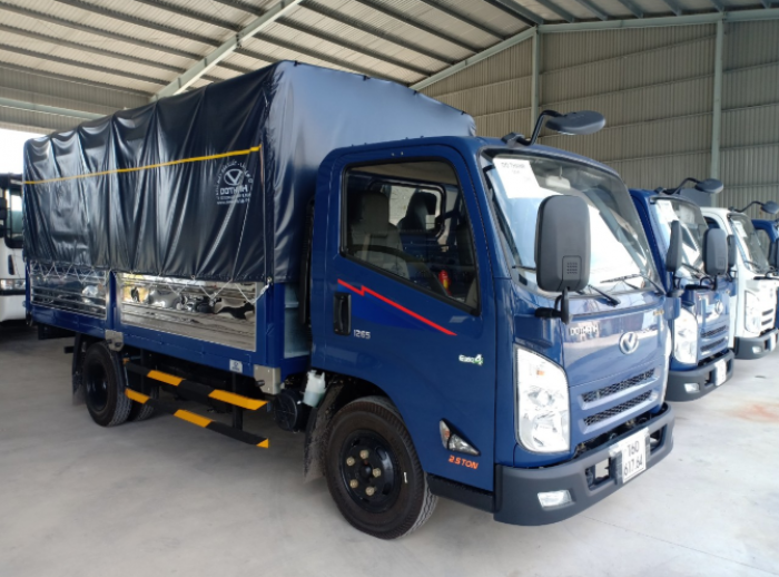 Xe tải Hyundai iz65 3t49 thùng bạt chuẩn euro 4