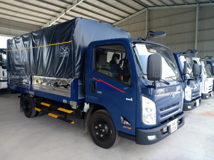 Xe tải Hyundai iz65 3t49 thùng bạt chuẩn euro 4