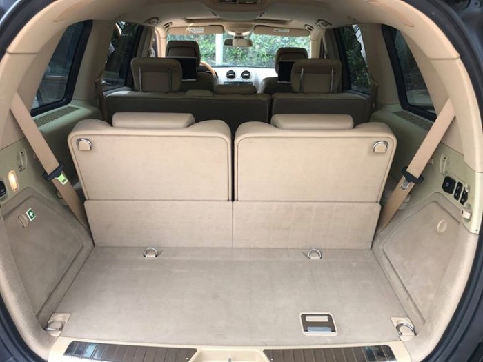 Bán xe Mercedes GL550 4Matic 2009 màu đen vip. Bản Full Option