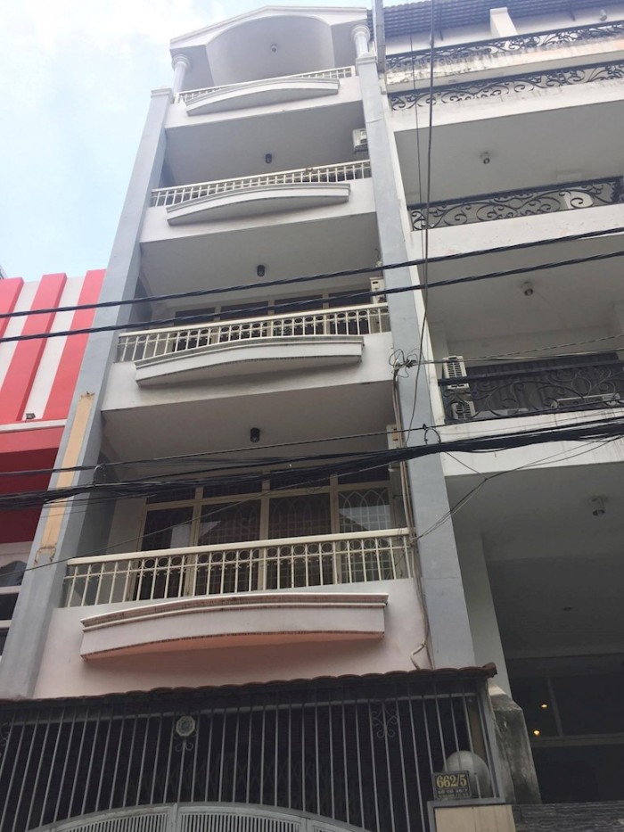 Bán gấp nhà MT Nguyễn Kim 105m2. SHR