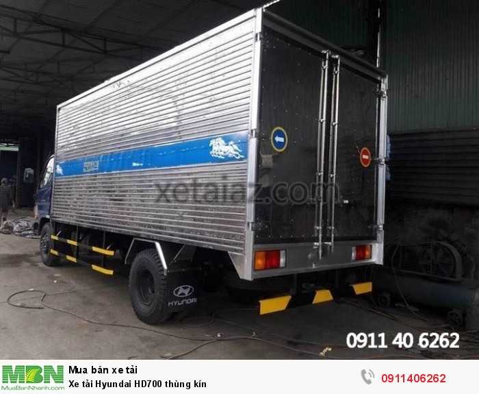 Xe tải Hyundai HD700 thùng kín