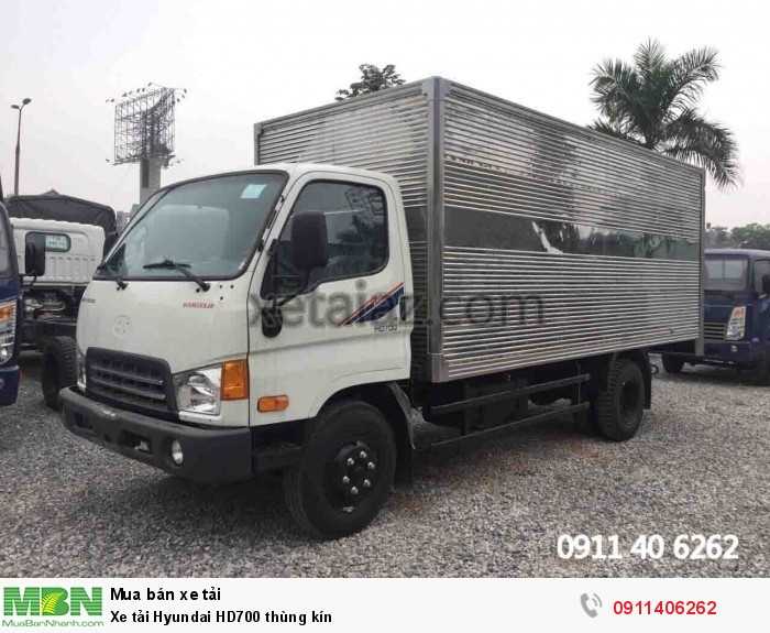 Xe tải Hyundai HD700 thùng kín
