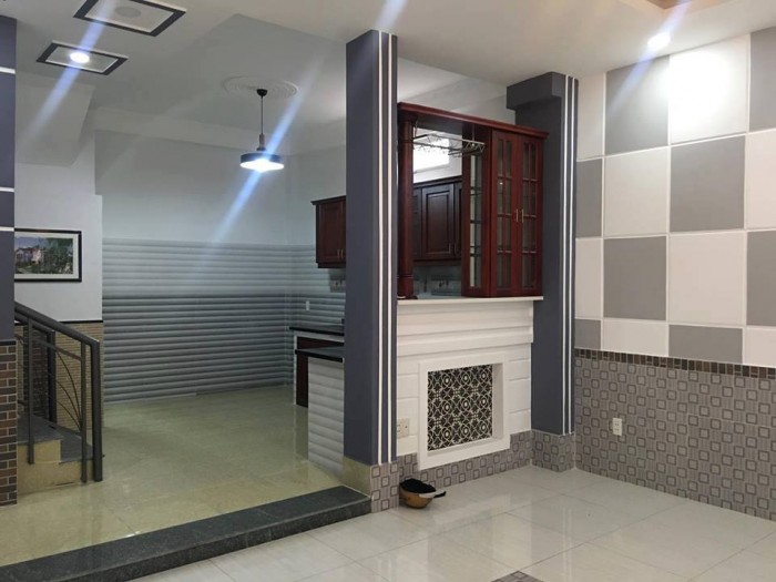 Nhà mới đẹp, lô góc, hẻm xe hơi, 50m2 vào ở ngay.